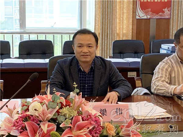 专家组组长梁伟提出指导意见